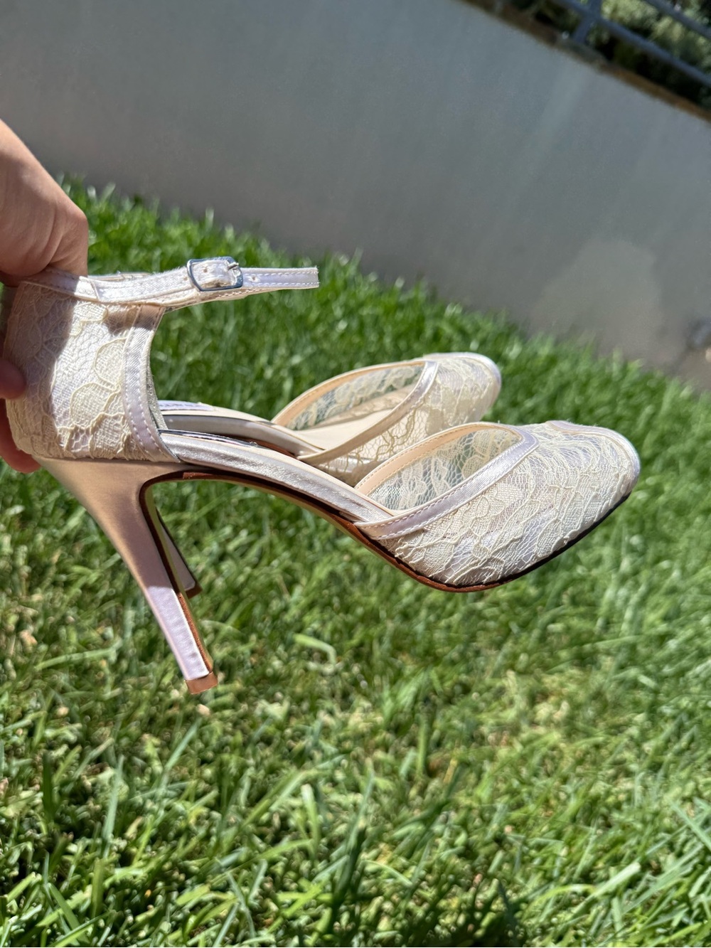 Wedding: Elegant Lace Ankle-Strap Heels in Ivory Size 8.5